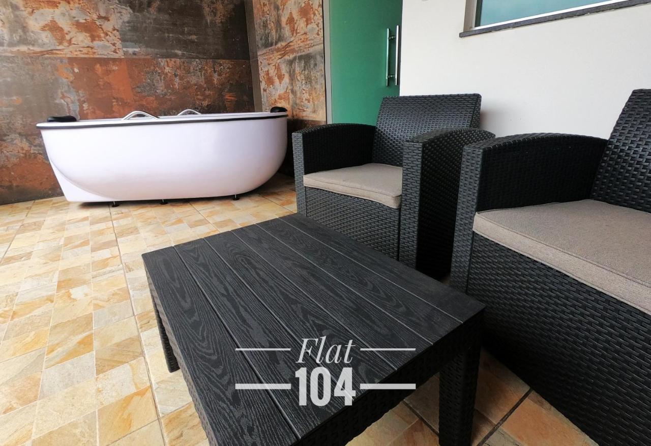 Th Flats Com Banheira De Hidromassagem Apartment โกเวร์นาดอร์ วาลาดาเรส ภายนอก รูปภาพ